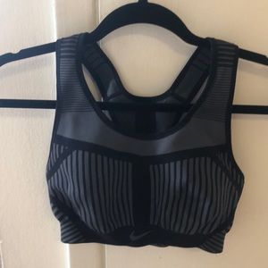 Nike Flyknit Bra